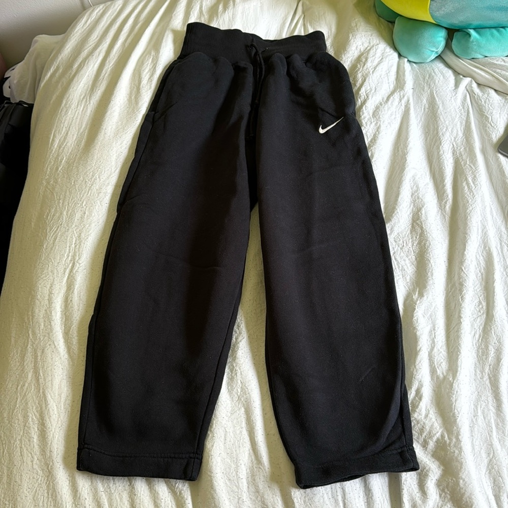 Nike Sportswear Phoenix Fleece
Women's High-Waisted Cropped Sweatpants